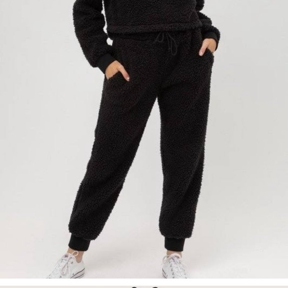 NWT Sherpa Faux Fur Lounger Pants Made by Pink Rose Sz L Black Super Soft & Warm - Picture 1 of 8